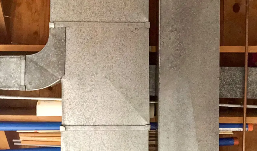 Differently sized air ducts