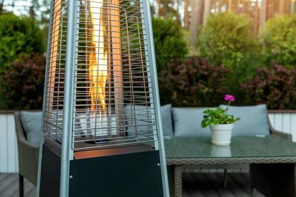 Outdoor pyramid style gas patio heater